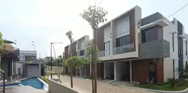 Rumah bebas banjir dekat Universitas Mercu Buana ada Kolam Renang