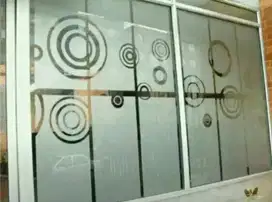 Ahlinya pemasangan kaca film rumah gedung & stiker tembok cafe kantor