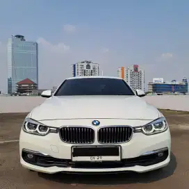 BMW 320i LUXURY 2018 / 320i LUXURY 2018