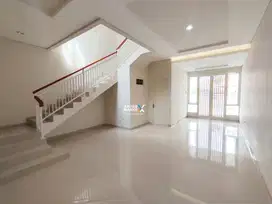 Dijual Rumah Baru Gress di Manyar dekat Galaxy Mall