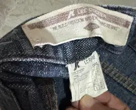 4 celana Levis orginal dan 1 Lee cooper orginal