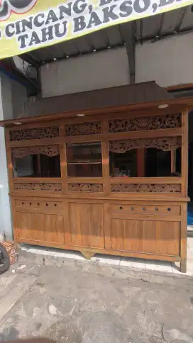 Gerobak ukir jumbo bahan jati buat jualan bakso dan mie ayam
