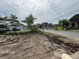 400 Meter ke Jl Wates km 4, 8 Menit Malioboro, Tepi Aspal