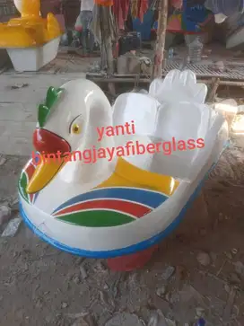 sepeda air bebek bebekan,sepeda air goes,perahu wisata danau