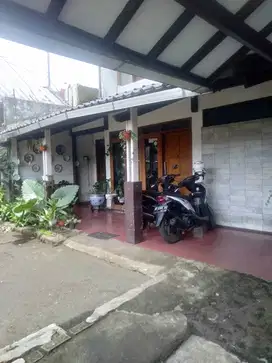 Dijual Rumah  Dipinggir Jalan Bandung, Strategis Siap Huni