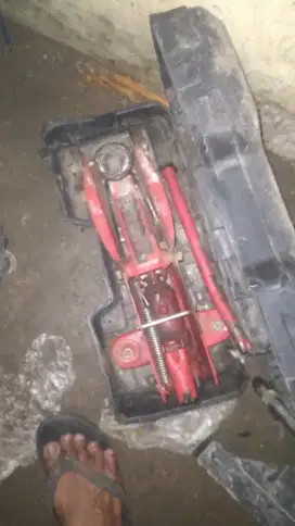 Dongkrak buaya mobil