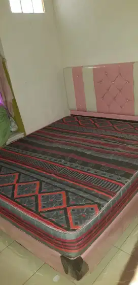 Dijual Borongan Dipan,kulkas,lemari anyaman, meja rias