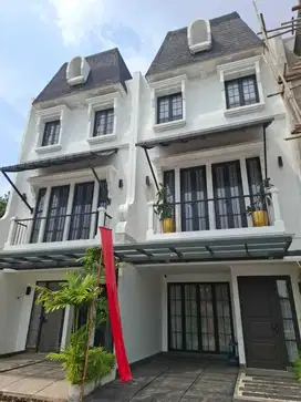 Rumah Europan Style Nempel Jaksel Lokasi 10 menit Stasiun MRT dan KRL