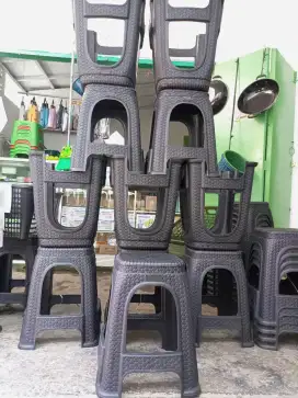 Kursi baso plastik hitam