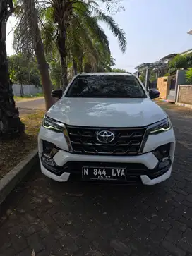 Dijual Toyota Fortuner 2.8 4x2 GR sport