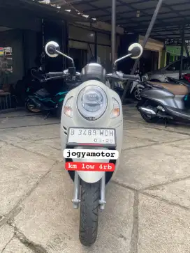 Scoopy prestige th 2024 KM LOW 4RB