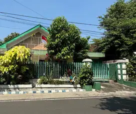 V1 Dijual Rumah Asri Dekat Jalan Poros di Lowokwaru Malang