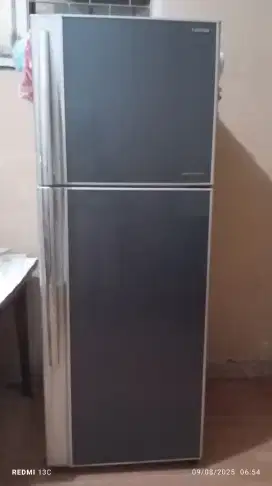 Kulkas toshiba dua pintu