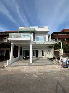 Dijual Rumah Beverly Green Batam center 2,5 Lantai Cantik siap huni