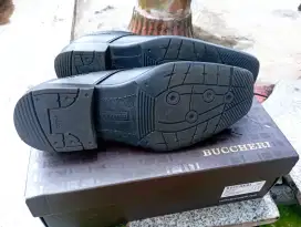 Jual sepatu pantofel kulit Bucheri original nomor 40