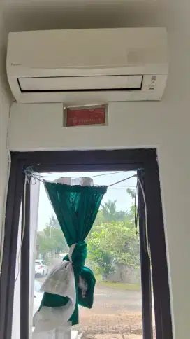 Dijual cepat AC Merk DAIKIN 1 PK