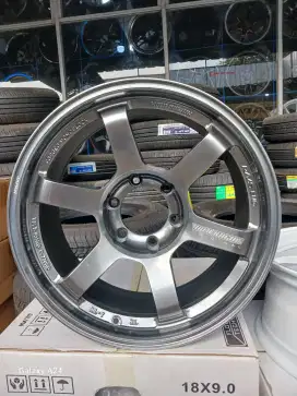 Rays te37 ring 18 lebar 9 pcd 6x139,7 ET 0 flow forming 4pcs