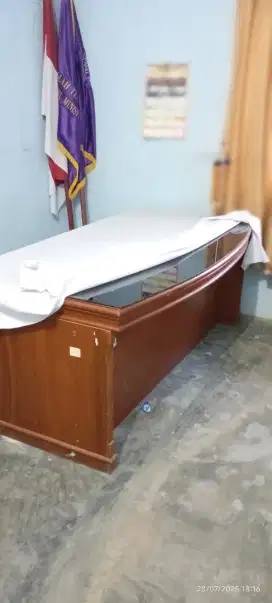 Meja Kerja Direktur Bekas Kantor