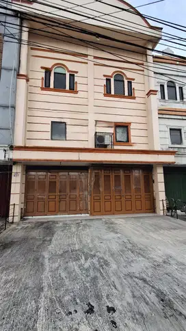 Dijual dan di sewakan 2 ruko di daerah cimanggis  depok, pinggir jalan