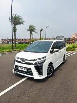 KM 40rb Asli! Voxy AT 2018 Sunroof