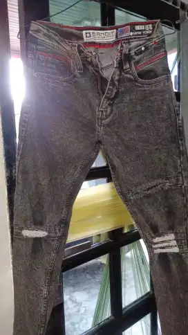 celana jeans panjang pria