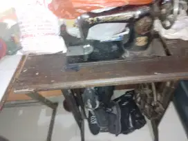 Mesin Jahit (Berfungsi)