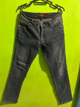 Celana jeans slim wanita
