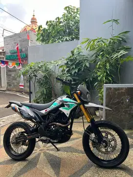 Kawasaki Dtracker SE 2019 tangan pertama