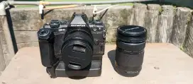Olympus em5 mark2 + bg ori 2 lensa
