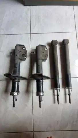 Shockbreaker bekas depan belakang Toyoya Yaris lele 2015