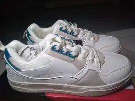 jual sepatu air walk size 42