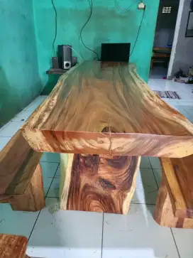 MEJA KAYU TREMBESI SOLIT UTUH ALAMI