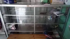 Etalase kaca sliding