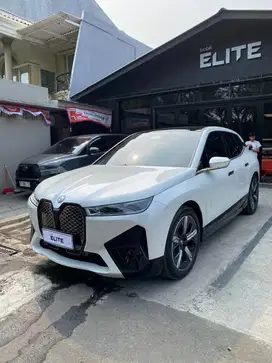 2023 EV BMW iX xDrive40 Alpine White Metallic