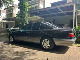 Mercedes-Benz E200 2016 Bensin