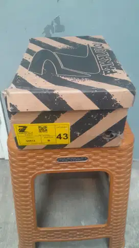 Sepatu Pakalolo