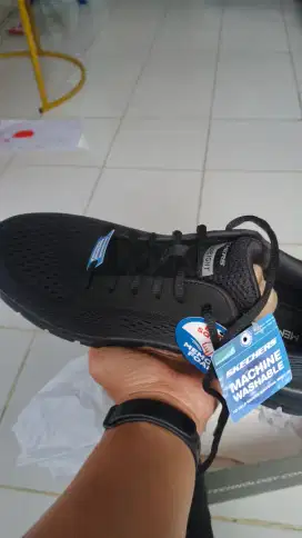 Sepatu Skechers Black