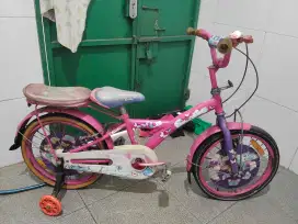Sepeda anak warna pink
