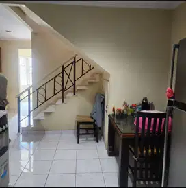 Disewa rumah minimal 2 tahun semi furnish siap huni di daan mogot baru
