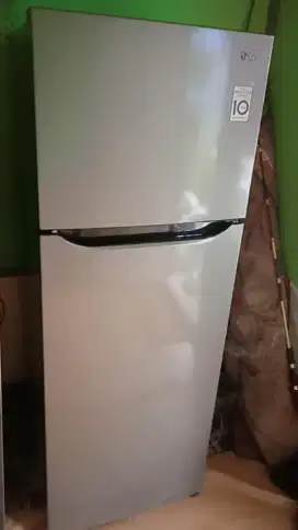 Kulkas 2pintu LG inverter hemat listrik, body mulus.