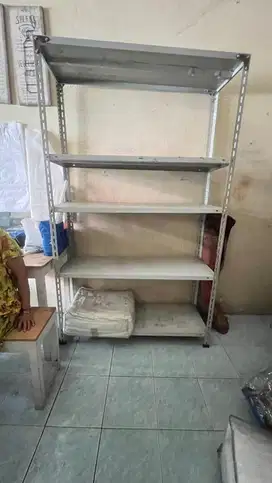 Rak besi ukuran 2 meter lebih