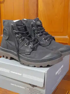 Palladium parabrouse nylon wax