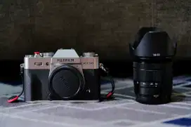 Fujifilm X-T30 mark II with lensa kit like new masih garansi