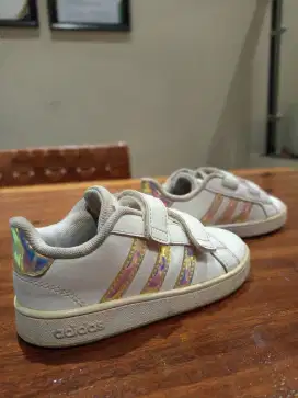 Sepatu Adidas (Original)