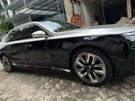 BMW i7 2024 Listrik