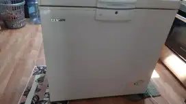 Freezer bekas merk denpoo