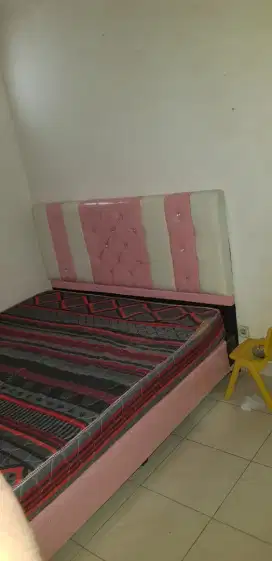 Dijual Dipan dan kasur ukuran 180x200