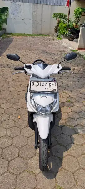 Honda beat putih 2011
