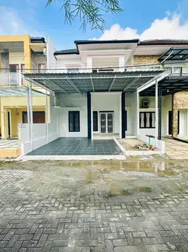RUMAH SIAP HUNI DALAM KOMPLEK BESAR FLAMBOYAN