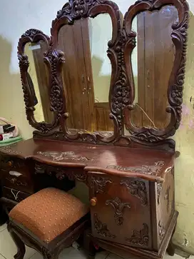 Meja rias jati tua